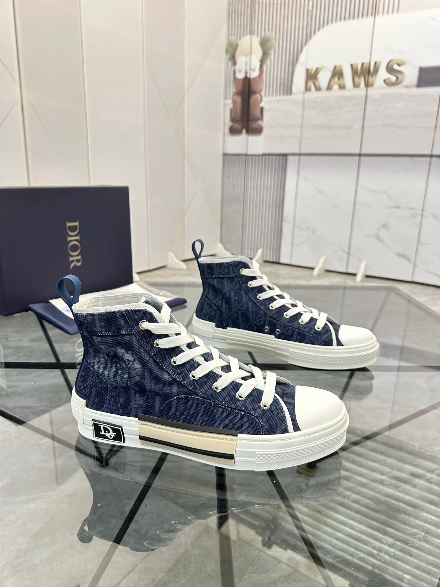 Selling men's shoes 💰: 💰P460¥ Product trademark: Dio* "Dior*" high-top casual shoes Regular size: 36-45 (can be customized to 46) Couple style B23 Product materials: Upper imported original fabric, breathable lining, original outsole. No.: 007